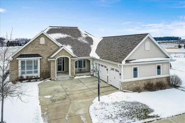 833 Walter Run, Waunakee, WI 53597