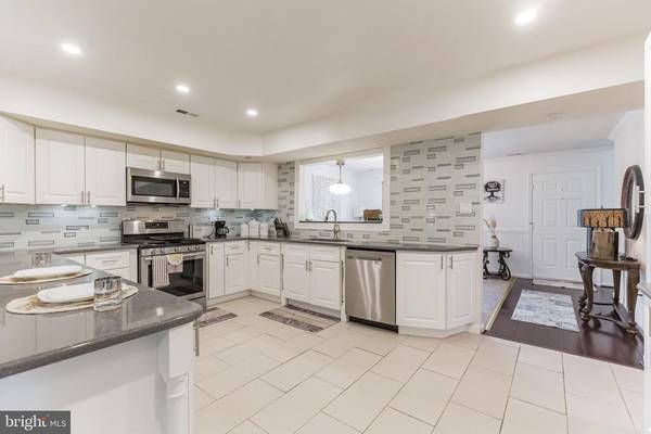 70 CHERRY CIR, Blackwood, NJ 08012