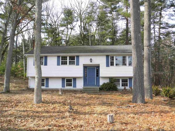 40 Barbara D LN, Tewksbury, MA 01876-2408