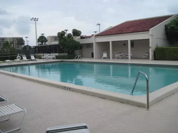 West Palm Beach, FL 33417,2820 Tennis Club DR 209