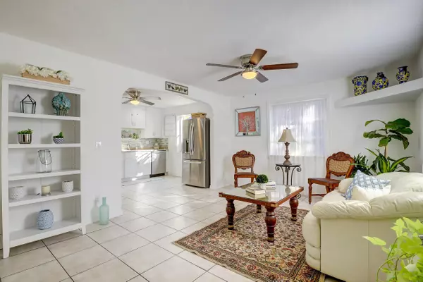 Lake Worth Beach, FL 33460,318 S B ST