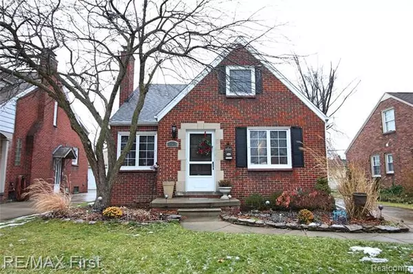 1876 STANHOPE ST, Grosse Pointe Woods, MI 48236