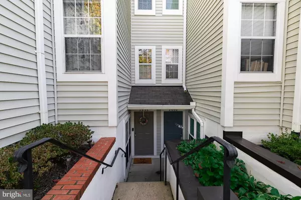 Falls Church, VA 22042,2990 YARLING CT