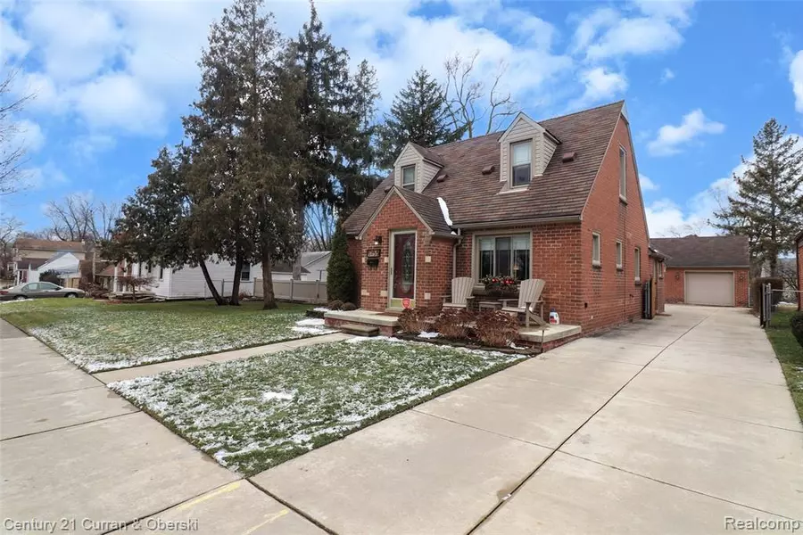 6155 N SILVERY Lane, Dearborn Heights, MI 48127 3128