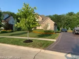 South Lyon, MI 48178,23698 COPPERWOOD DR E