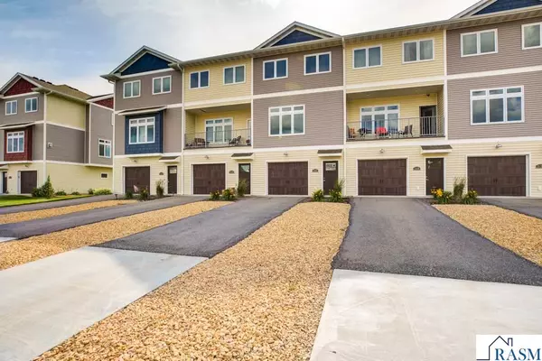 North Mankato, MN 56003,2167 Rolling Green Lane