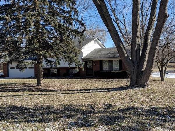 3055 Moraine Dr., Brighton, MI 48114