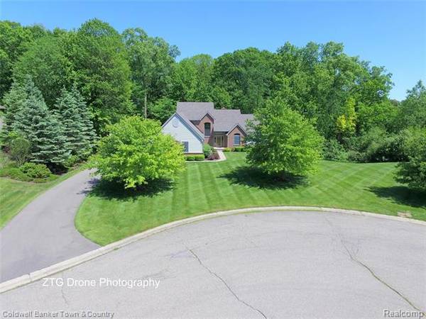 9890 KILKENNY CRT, Brighton, MI 48116