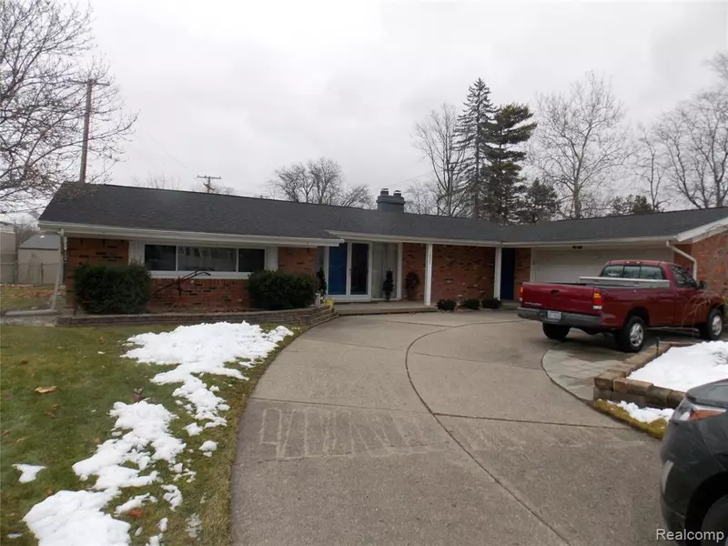 16922 Surrey Street, Livonia, MI 48154