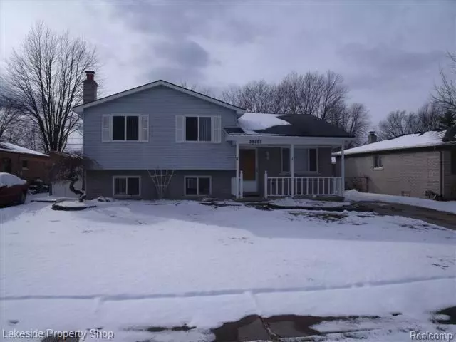 39587 Chart St, Harrison Township, MI 48045