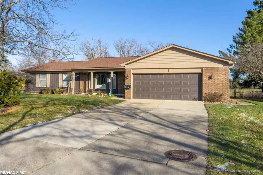 469 Tara, Troy, MI 48085