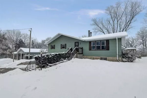 N3093 Tomlinson Rd, Poynette, WI 53955