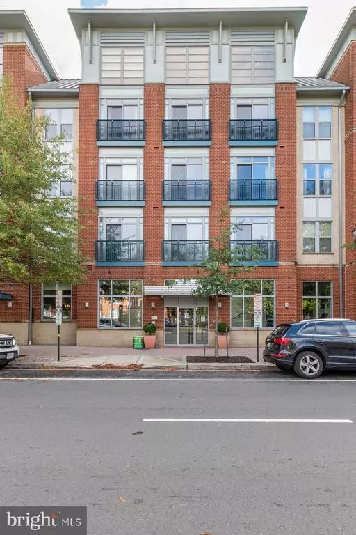 Arlington, VA 22201,1800 WILSON BLVD #305