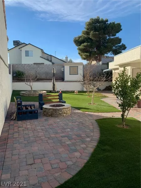 100 Farkas Lane, Las Vegas, NV 89145