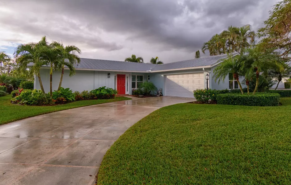 20 Country Club CIR, Tequesta, FL 33469