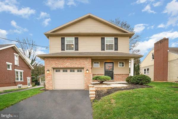 17 W MAPLEWOOD AVE, Mechanicsburg, PA 17055