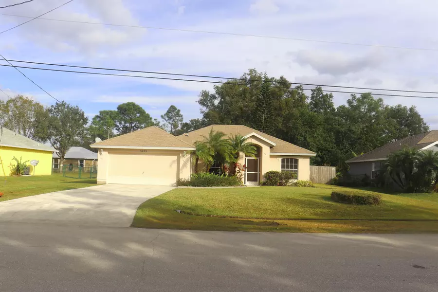 5423 NW Cromey ST, Port Saint Lucie, FL 34986