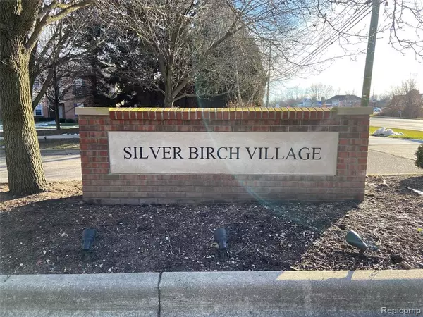 Shelby Twp, MI 48315 3865,49328 SILVER BIRCH Circle