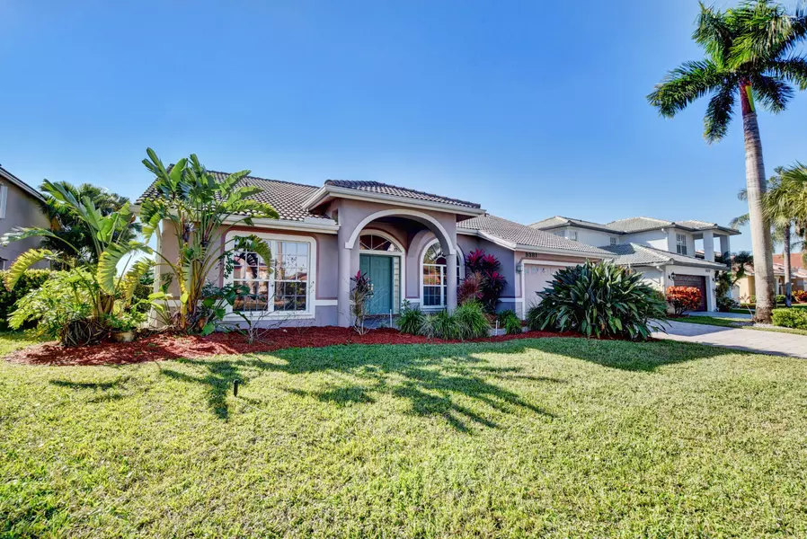 9381 Lakeside LN, Boynton Beach, FL 33437