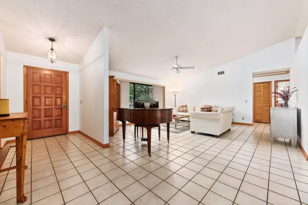 Tequesta, FL 33469,42 Chestnut TRL