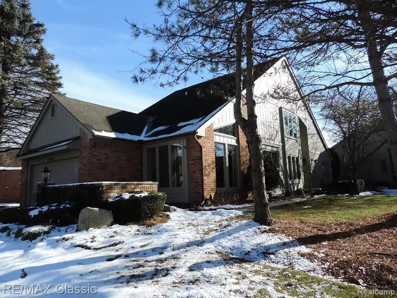 30669 RAMBLEWOOD CLUB Drive, Farmington Hills, MI 48331