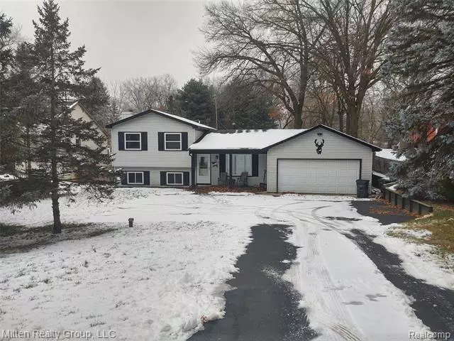 730 PINE TREE RD, Lake Orion, MI 48362