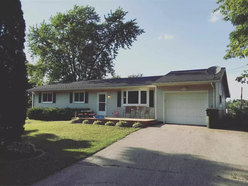 20 W Exchange St, Mazomanie, WI 53560