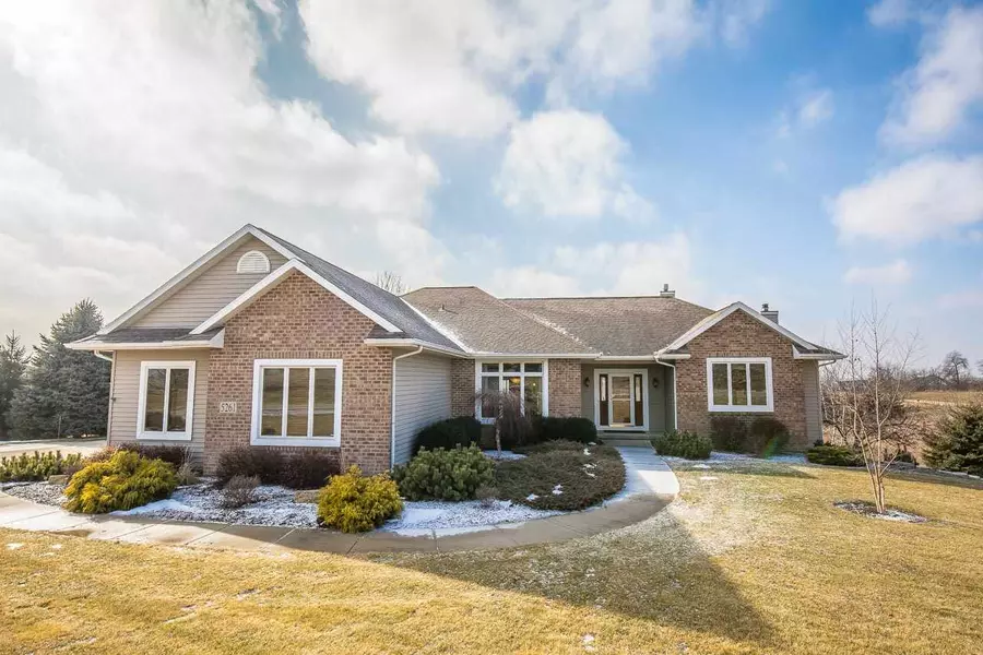 W5261 WINDMILL RIDGE RD, New Glarus, WI 53574