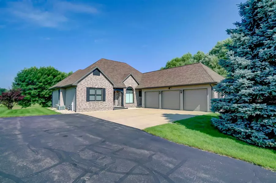 N7827 Valley View Rd, New Glarus, WI 53574