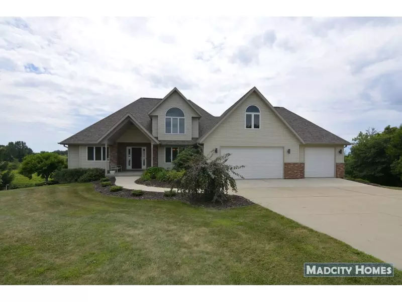 W5291 WINDMILL RIDGE RD, New Glarus, WI 53574