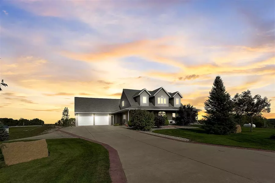 N7418 High Prairie Ln, New Glarus, WI 53574