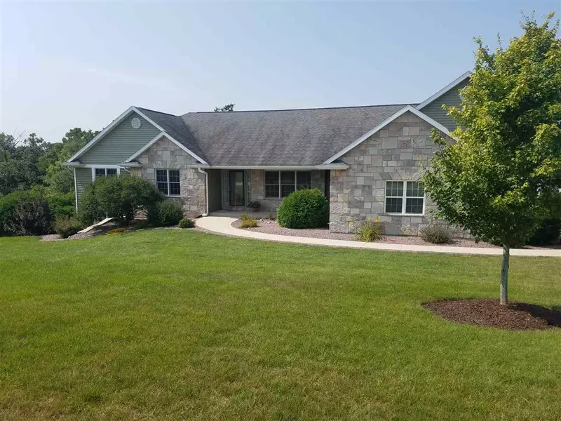 N9203 Cardinal Crest Ln, New Glarus, WI 53574