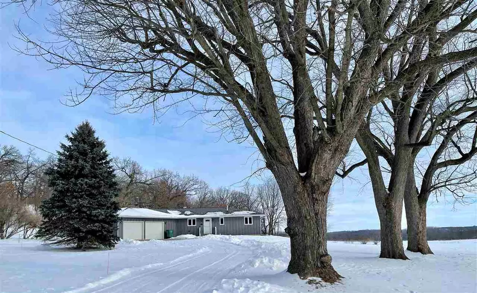 N6754 Norwegian Rd, Albany, WI 53502