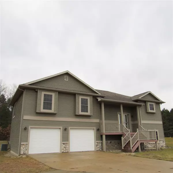 1933 Lakes Edge Ln, Friendship, WI 53934