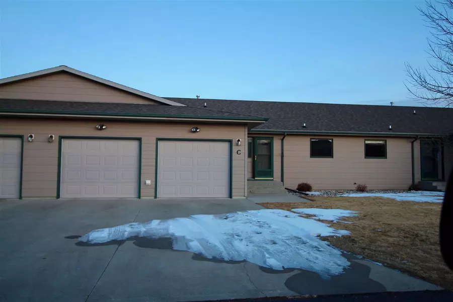 824 SW 35th Ave. SW SW #Unit C, Minot, ND 58701-1808