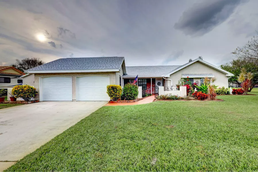 2452 SE Gowin DR, Port Saint Lucie, FL 34953