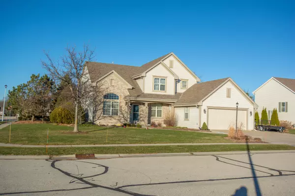 1262 Redwing Dr, Oconomowoc, WI 53066