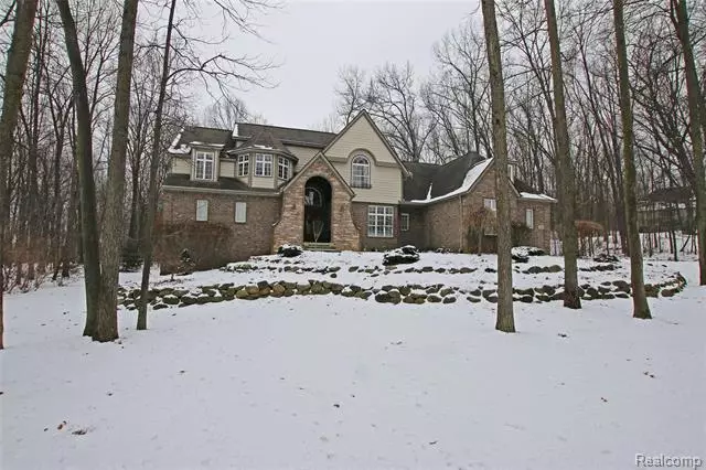 Holly, MI 48442,15365 OAK HOLLOW DR