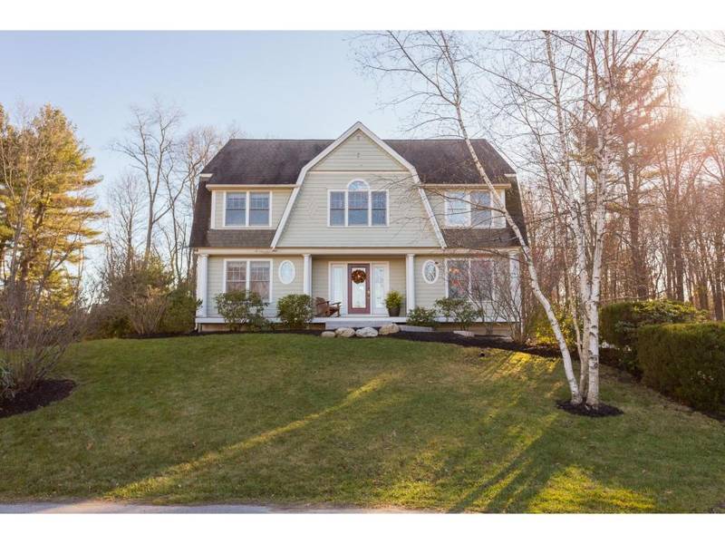 7 Dearborn Brook CIR, Exeter, NH 03833