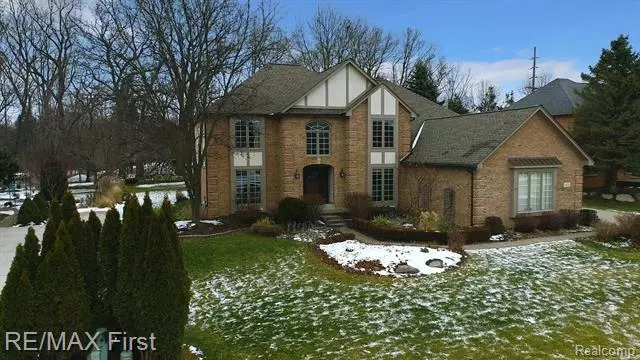 416 CROSS CREEK BLVD, Rochester Hills, MI 48306