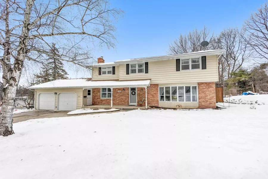 402 Greene Ave, Allouez, WI 54301