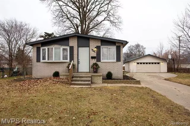 82 MICHIGAN ST, Mount Clemens, MI 48043