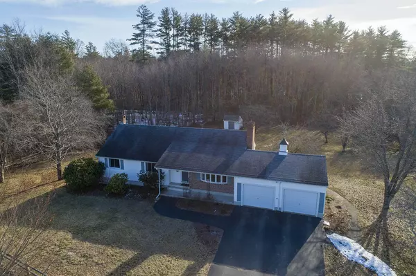 4 Oak Ridge RD, Kensington, NH 03833