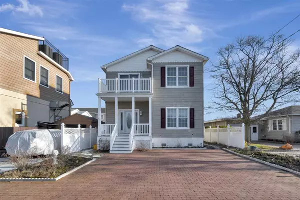 105 E Atlanta Avenue, Wildwood Crest, NJ 08260