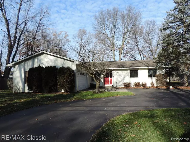 840 OAKLEY PARK RD, Walled Lake, MI 48390-