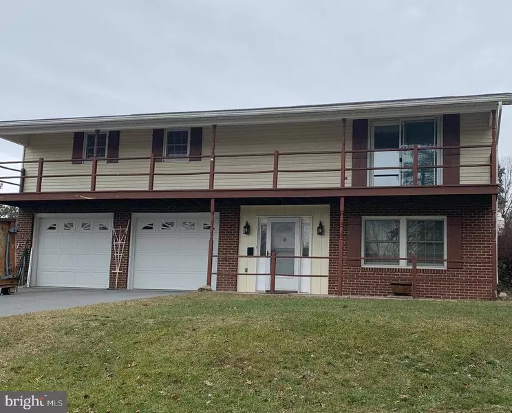 8 SURREY CT, Chambersburg, PA 17201