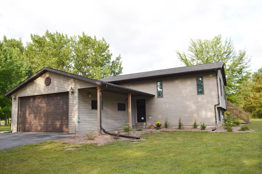 W8087 MAPLE ST, Holland, WI 54636