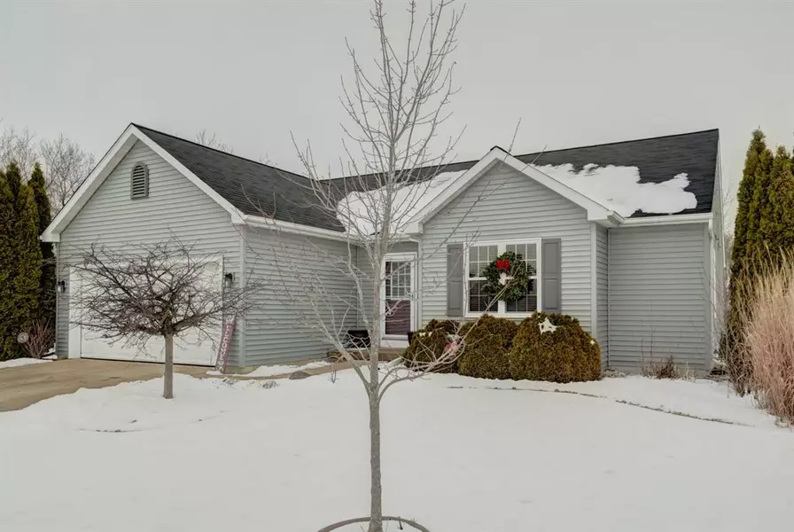 9 Woodridge Ln, Columbus, WI 53925