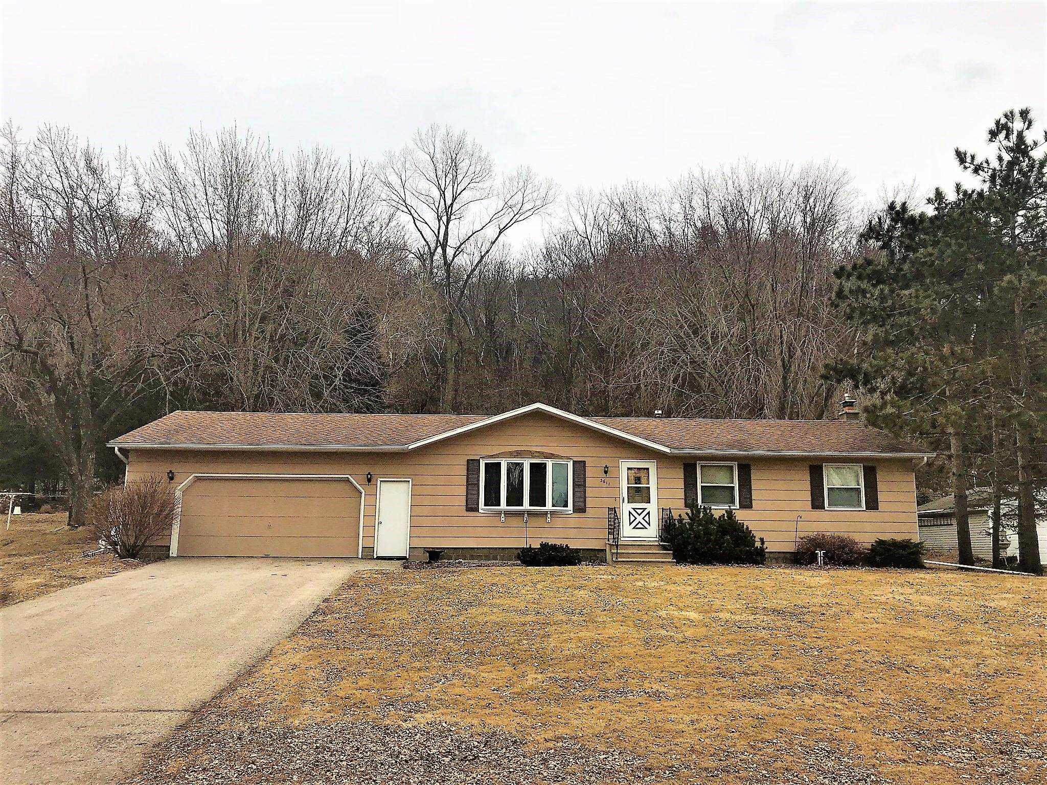 3611 Brook LN, Holmen, WI 54650