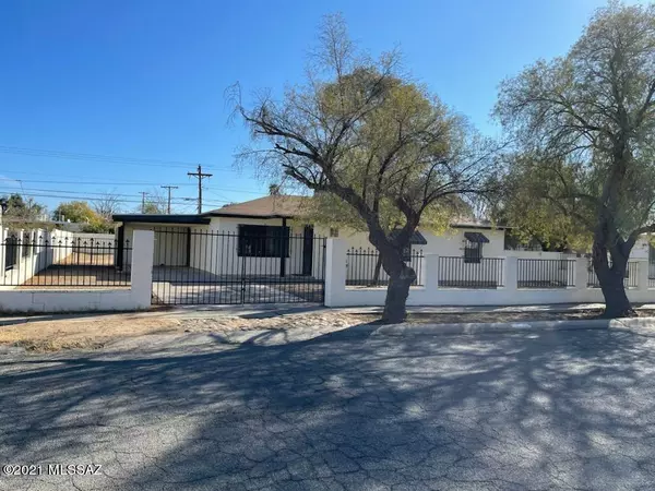 809 S Belvedere Avenue, Tucson, AZ 85711